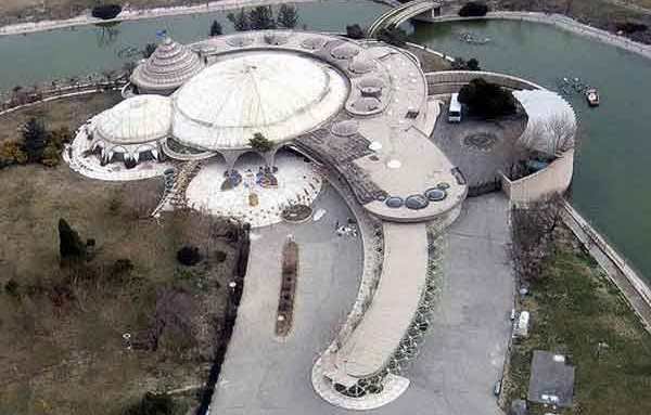 Khakh-e Morvarid (Pearl Palace)
