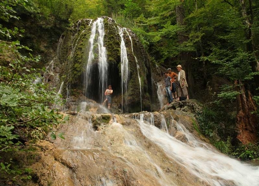Espeh Ou Waterfall
