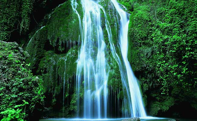 Kaboud-val Waterfall