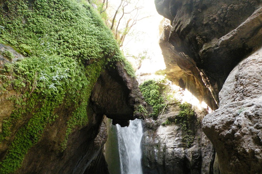 Tamoradi Canyon-s Waterfall