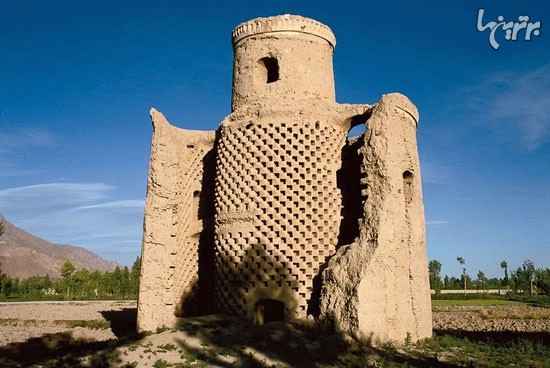 Zibashahr Decuple DovecoteTower of Mobareke Isfahan