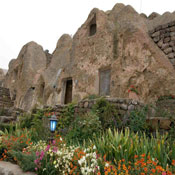 Toral Kandovan Rocky hotel