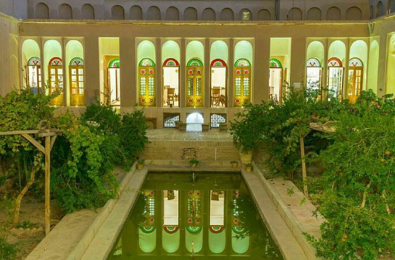 Hotel Aghazadeh Abarkuh