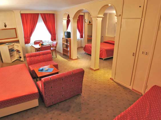 Zarivar Hotel Marivan