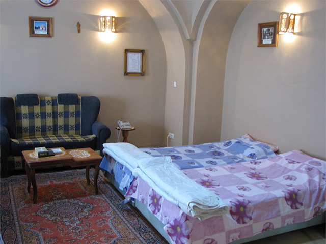 Gouged Arg Hotel Golpayegan